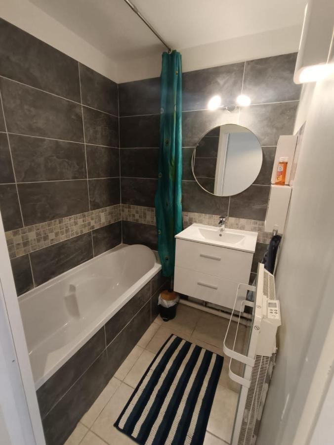 Appartement T2 En Residence Securisee Oloron-Sainte-Marie Buitenkant foto